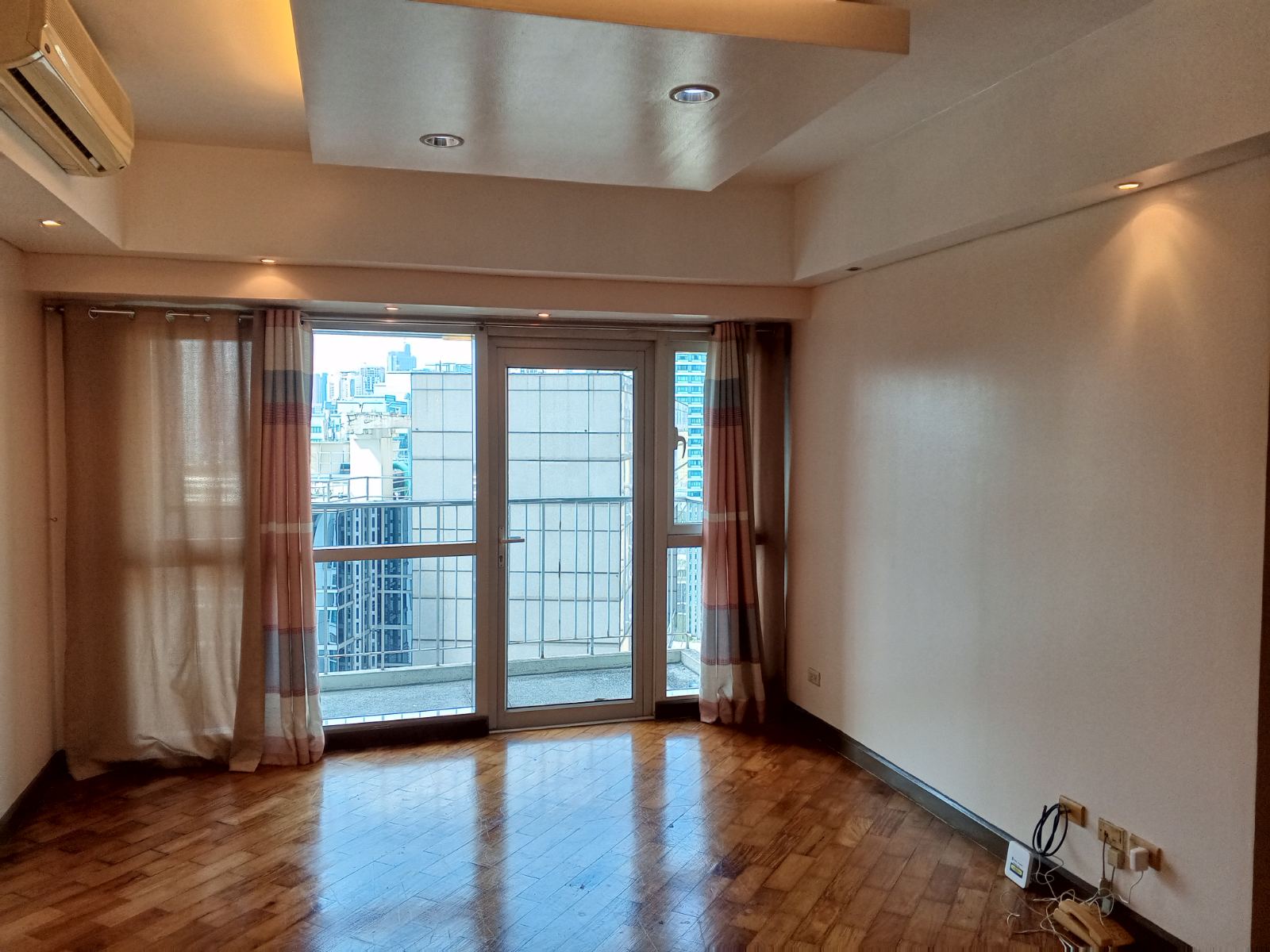 FOR RENT 1BR UNIT AT MANANSALA TOWER MAKATI